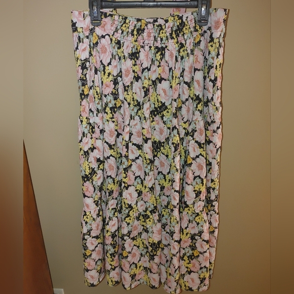 Forever 21 Floral Two-Piece Set, Size OX Would Fit Xs, Small And Med - Picture 3 of 12